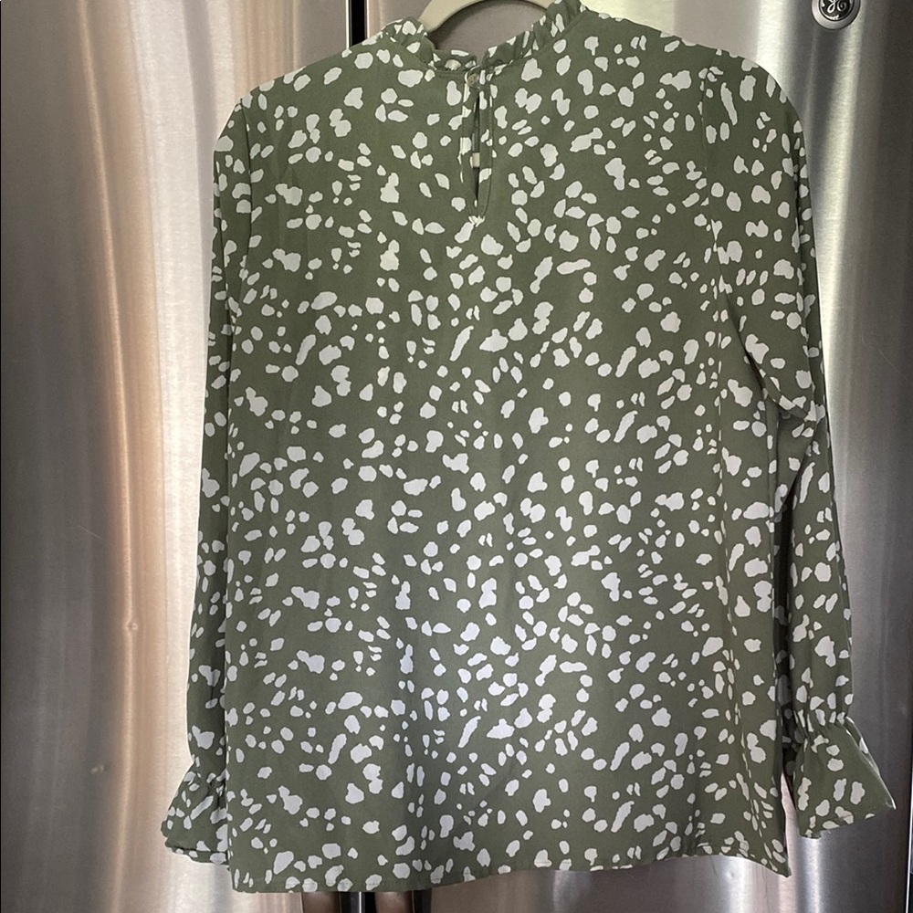 Green and White Spotted Ruffled Long Sleeve Blouse with Peter Pan Collar - Picture 3 of 5